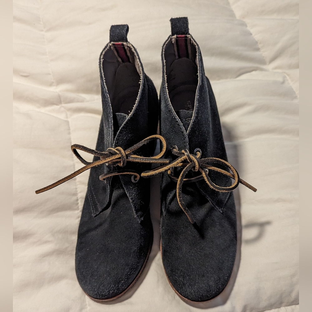 SPERRY BLACK SUEDE ANKLE BOOTS
